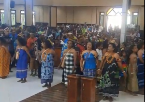 Ibadah Etnik Teluk Wondama Warnai Keberagaman GKI Petrus Amban